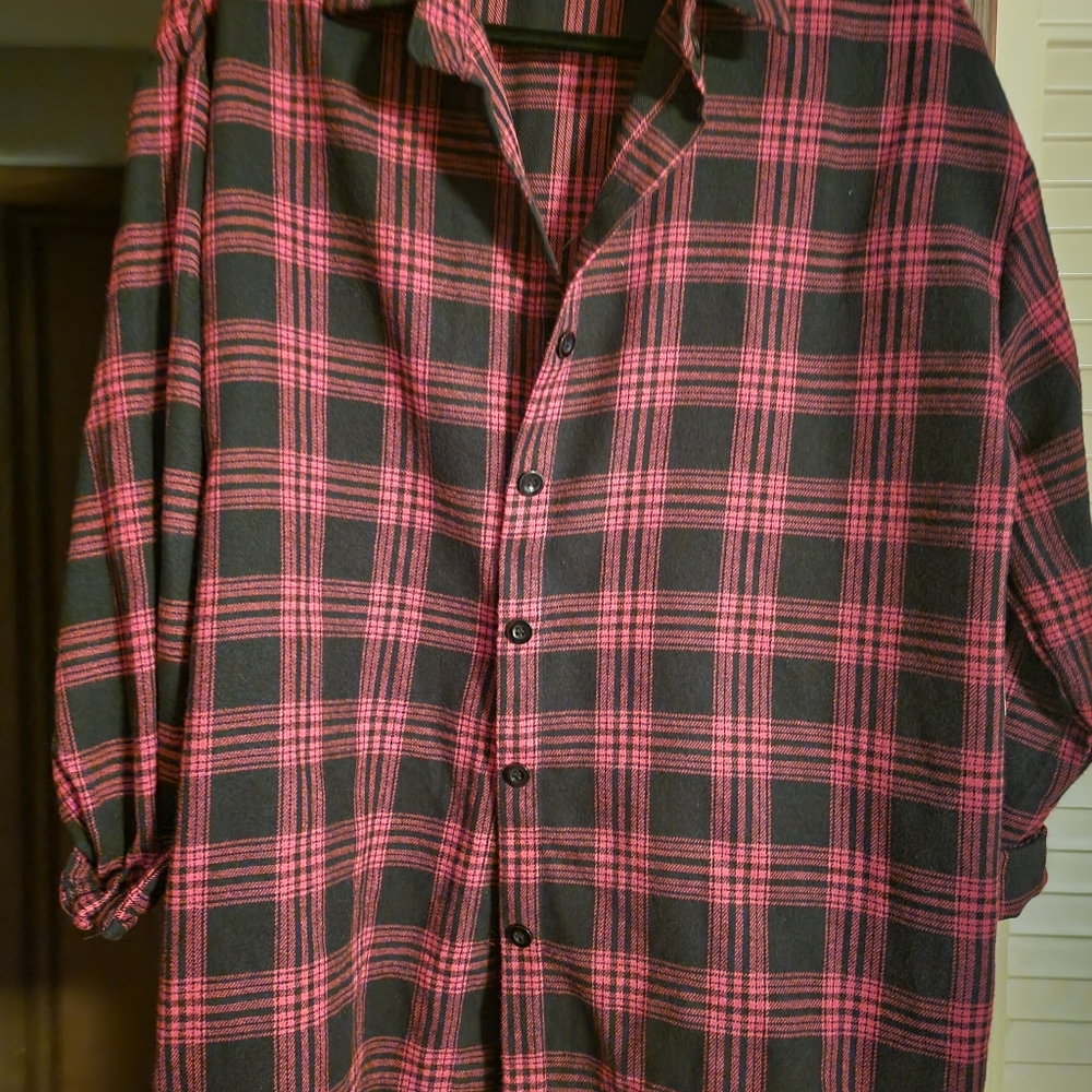 Lightweight button down top